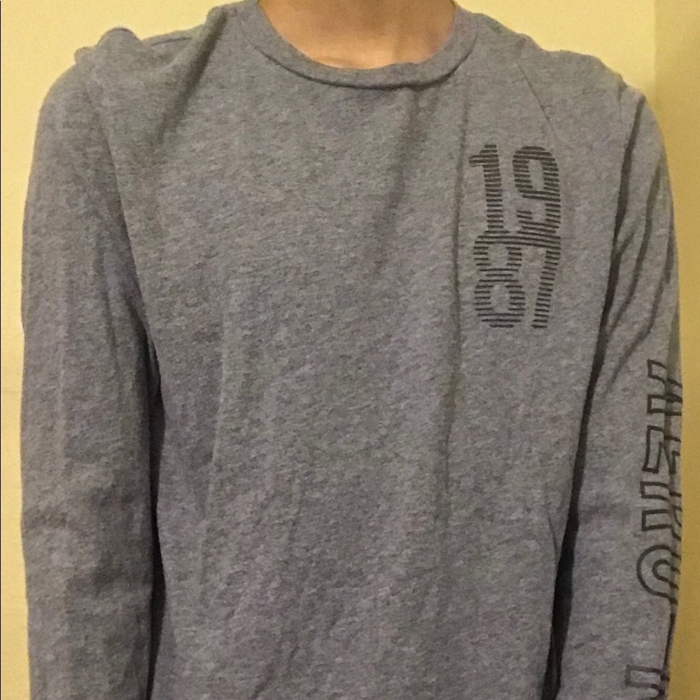 Aéropostale grey long sleeve.